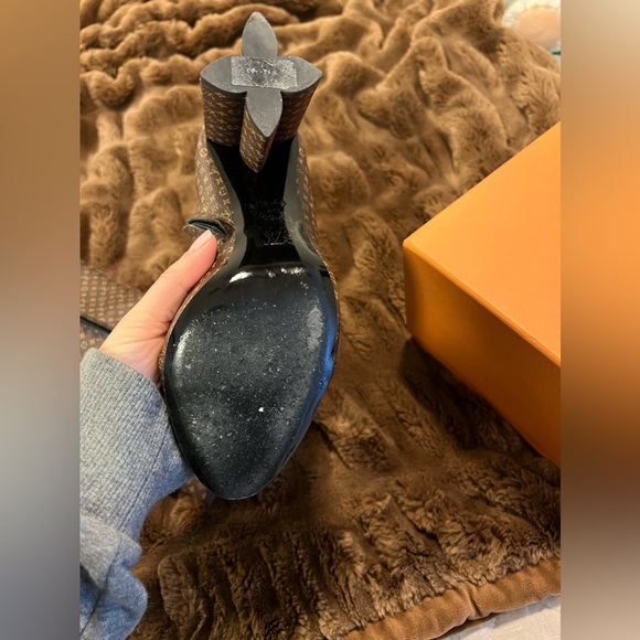 Louis Vuitton boots - Picture 3 of 5